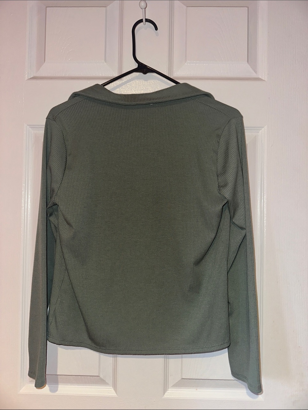 Green Envelope Olive Ribbed Button-Front Shirt - Picture 3 of 4